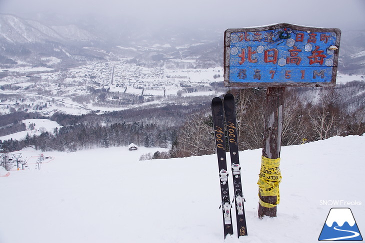 日高国際スキー場 極上パウダーの日高山脈を滑る。